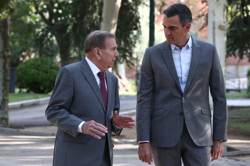 Feijoo es partidario de reconocer a Edmund González como presidente de Venezuela