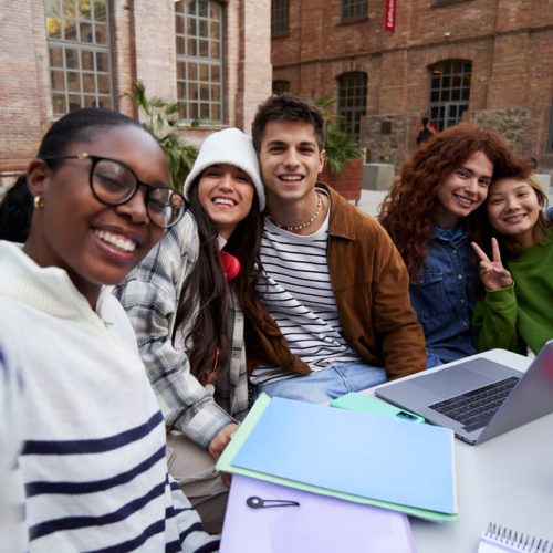 Estudia Mercadeo en la Universidad Latina y destaca en el mundo comercial